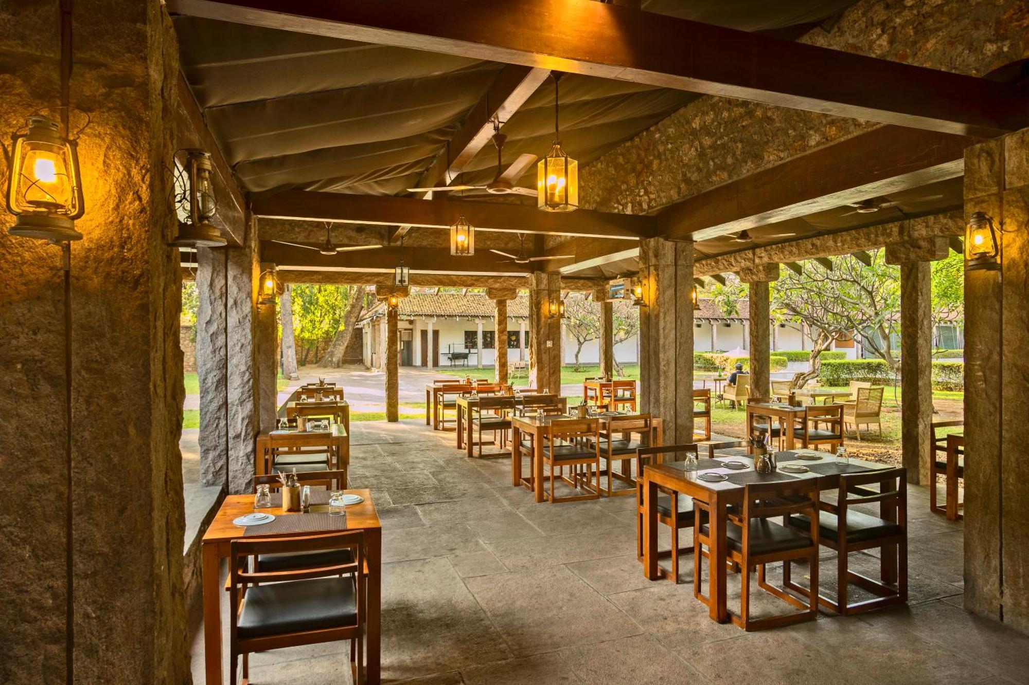 Heritage Madurai Exterior foto The restaurant at the hotel